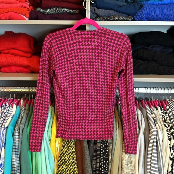 Merona pink/maroon houndstooth print long sleeve front button cardigan size XS - Picture 3 of 3